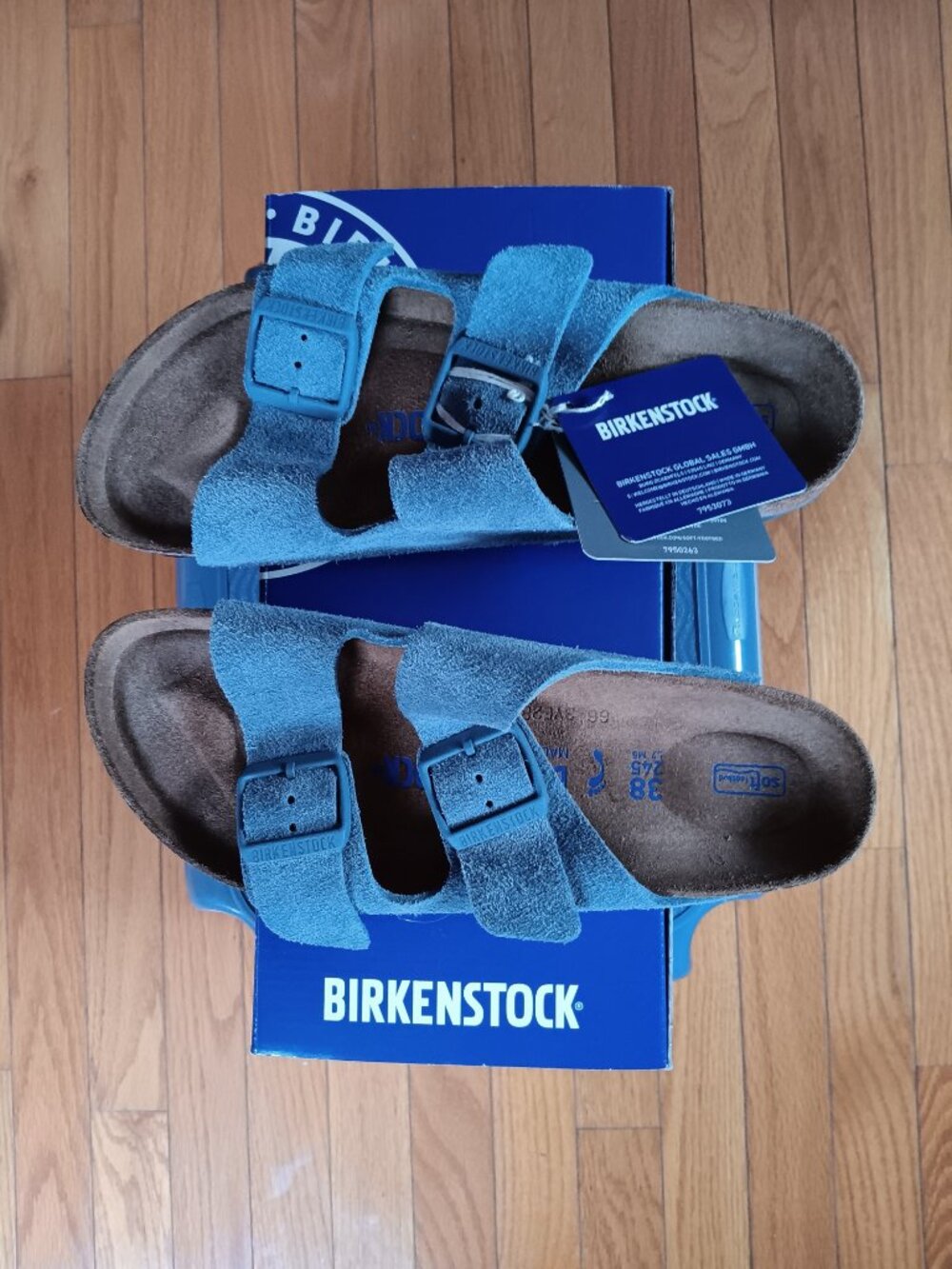 *HOST PICK!!!/LAST CHANCE* New Arizona Suede Sandals, size 7-7 1/2 - Picture 2 of 7